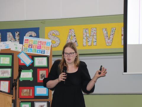 Arndís presenting her book Sólgos