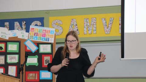 Arndís presenting her book Sólgos