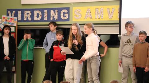 6th and 7th grade students at Klébergsskóli present European countries